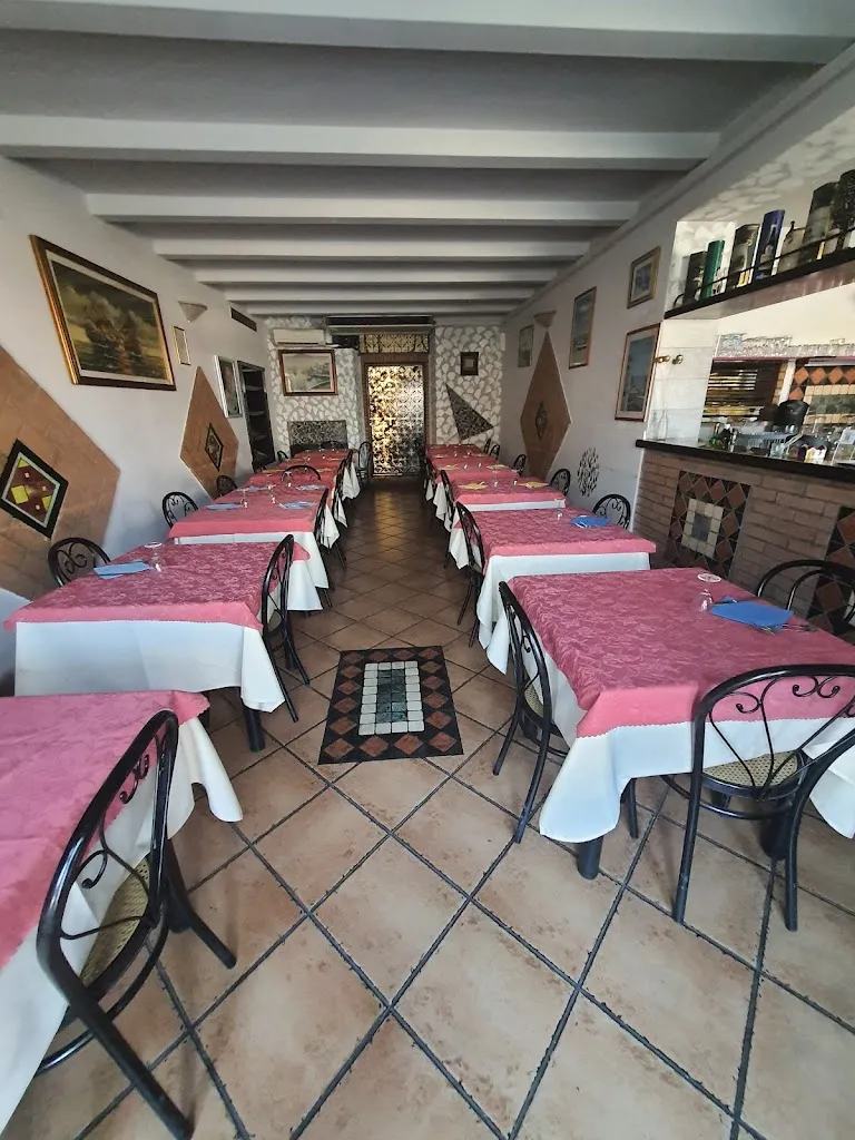 Trattoria Del Pescatore restaurant in Chiaravalle