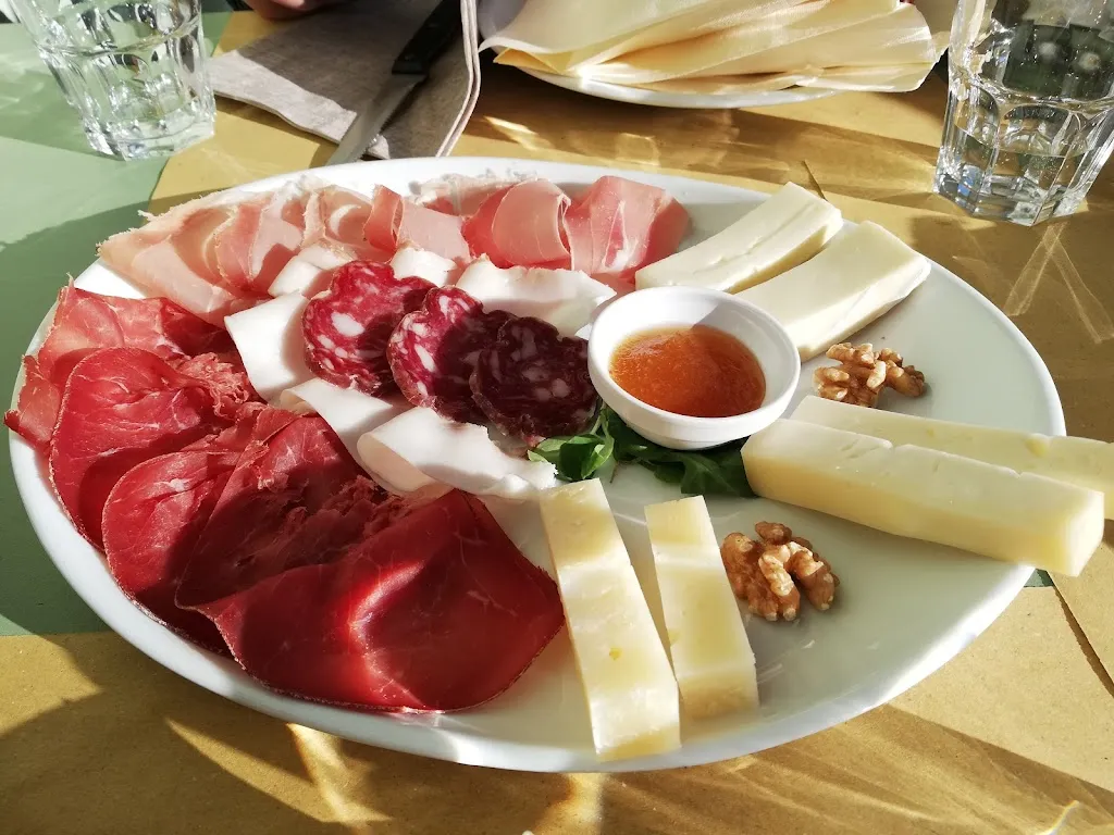 Nina Monceaux_Punto vendita e Stuzzicheria -Latteria di Chiuro_Chiuro_review