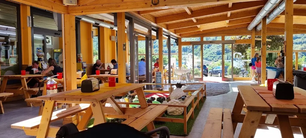 Punto vendita e Stuzzicheria -Latteria di Chiuro_Chiuro_slider_image_3