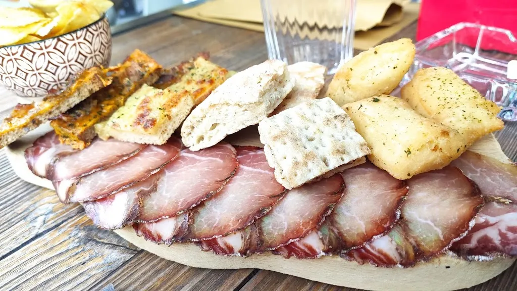 All Right Pub_Chiavenna_slider_image_3