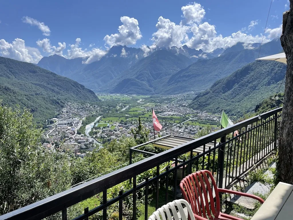 M Takami_Lassù_Chiavenna_review