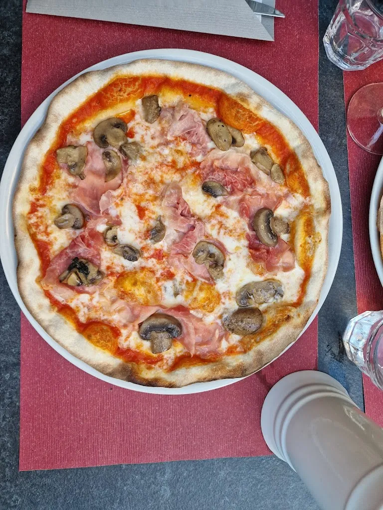 Darl Hopkins_Bottonera Pizzeria_Chiavenna_review
