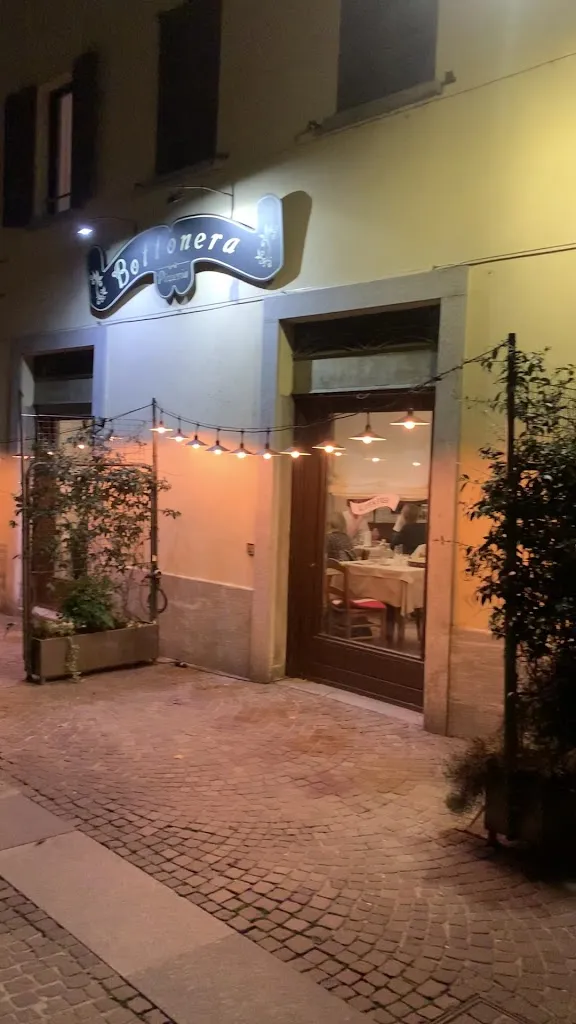 Bottonera Pizzeria_Chiavenna_slider_image_2