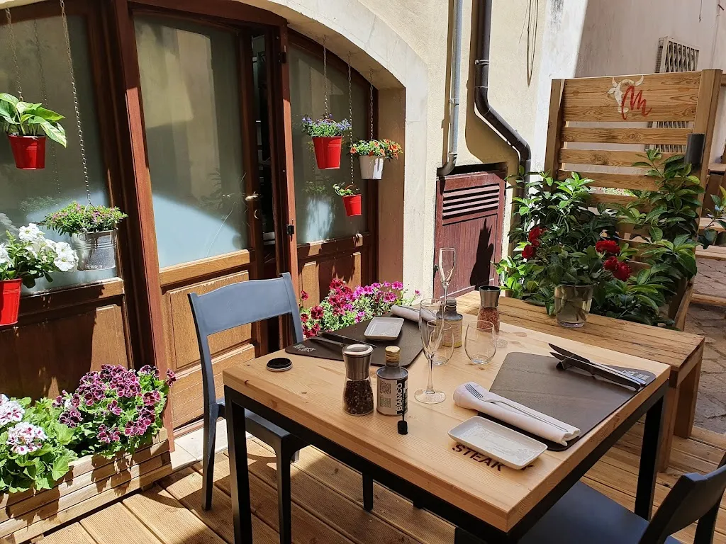 McManni Steak House restaurant in Alliste