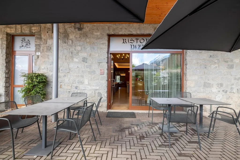 B&B Castello Ristorante Pizzeria restaurant in Cimbergo