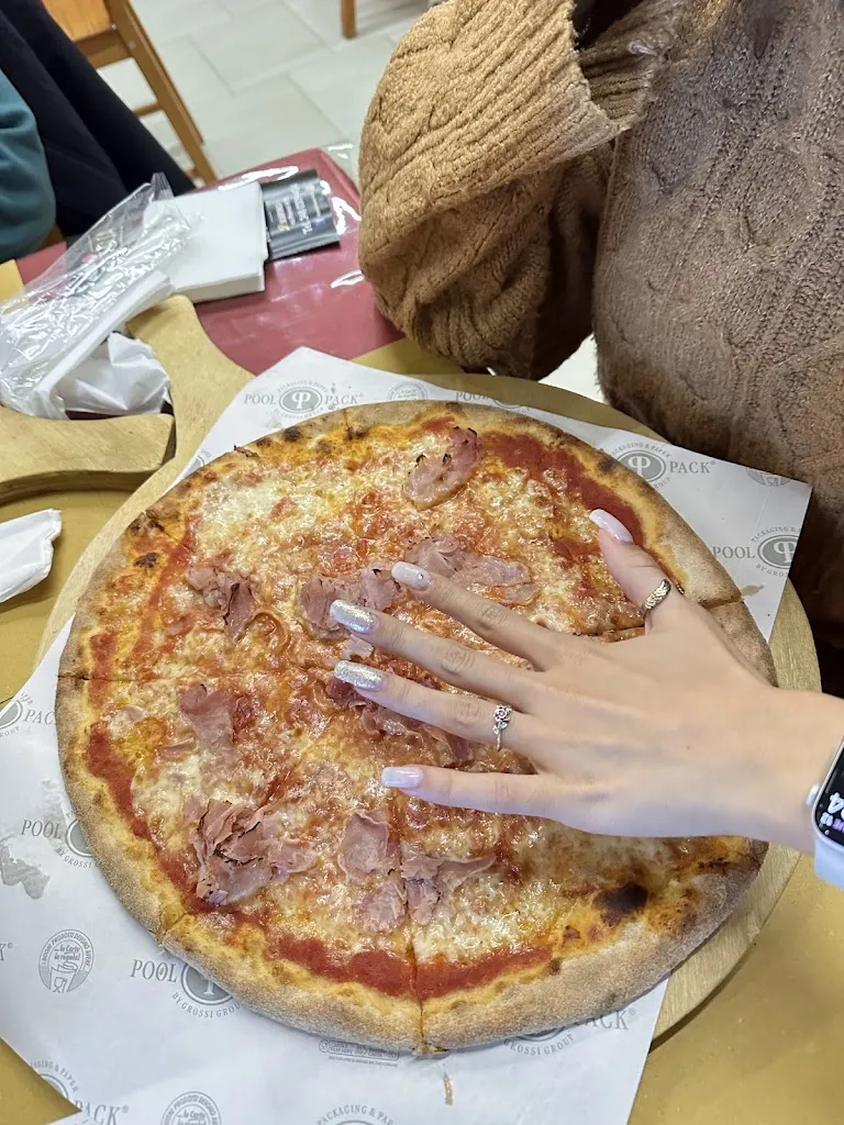 Sandra Oliveira_Pizzeria Giovane Italia _Cingia de' Botti_review