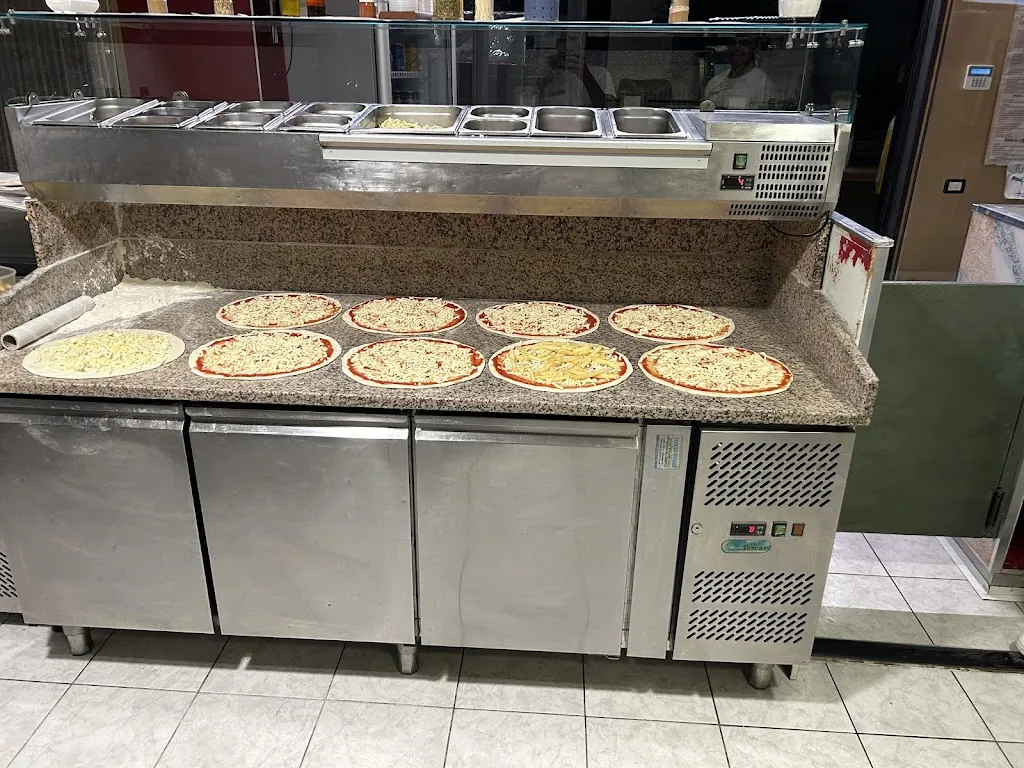 Pizzeria Regina Di Diaa Sei Feldin Hanaa restaurant in Ciserano