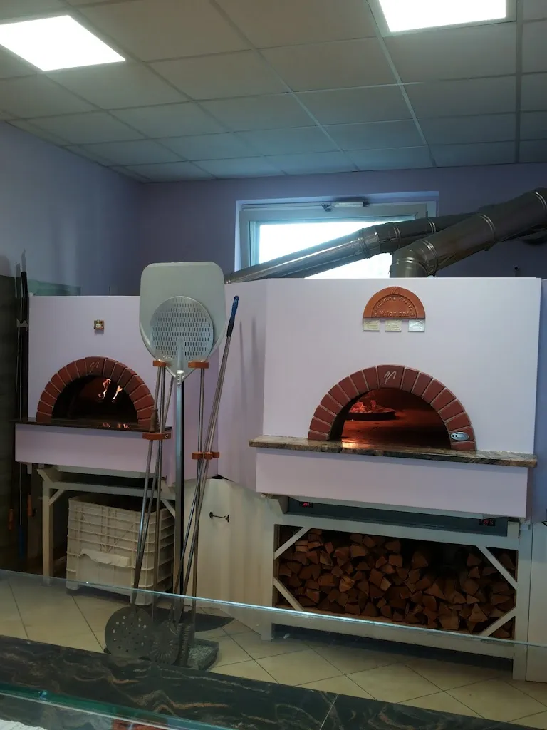 Pizzeria Da Raffaele restaurant in Cislago