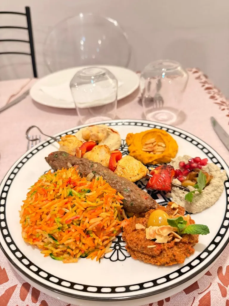 Leila restaurant_Civesio_slider_image_2