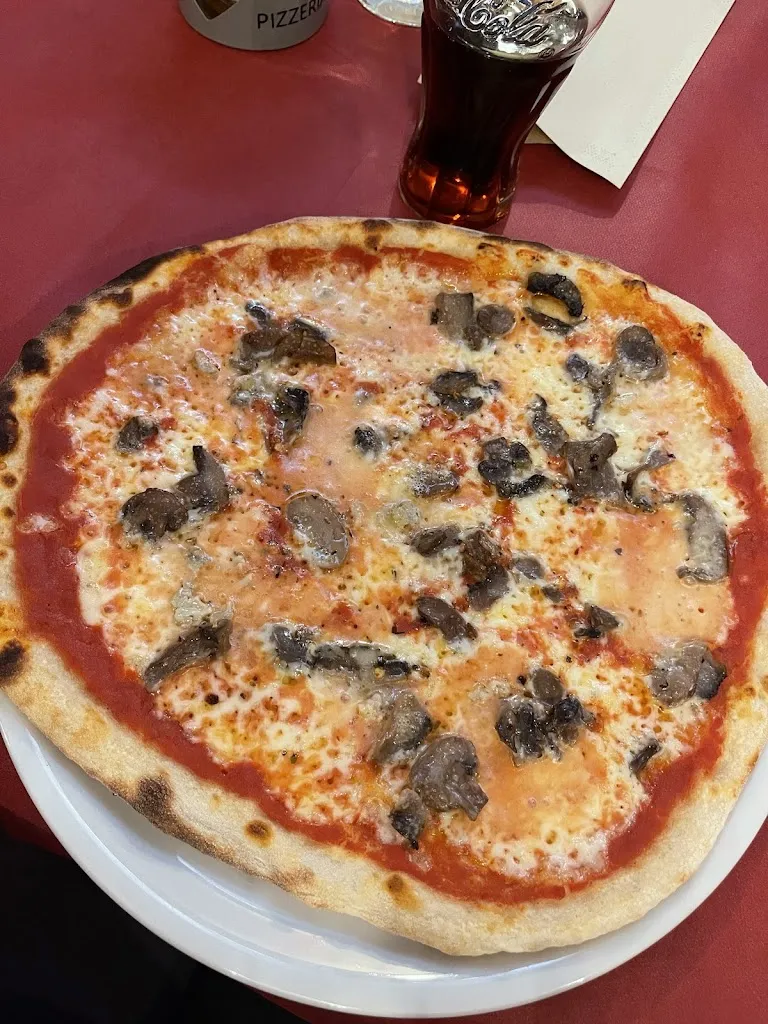 Pizzeria Giove restaurant in Cividate Camuno
