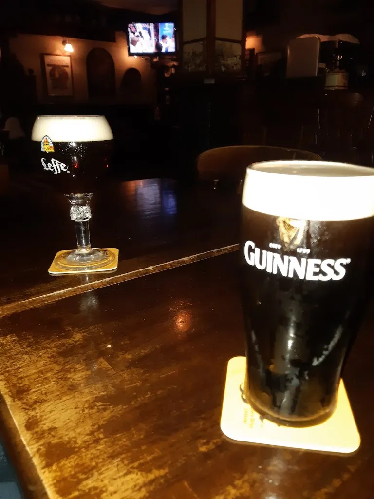 Alessandro Giannubilo_England's Rose The English Pub_Cividate Camuno_review