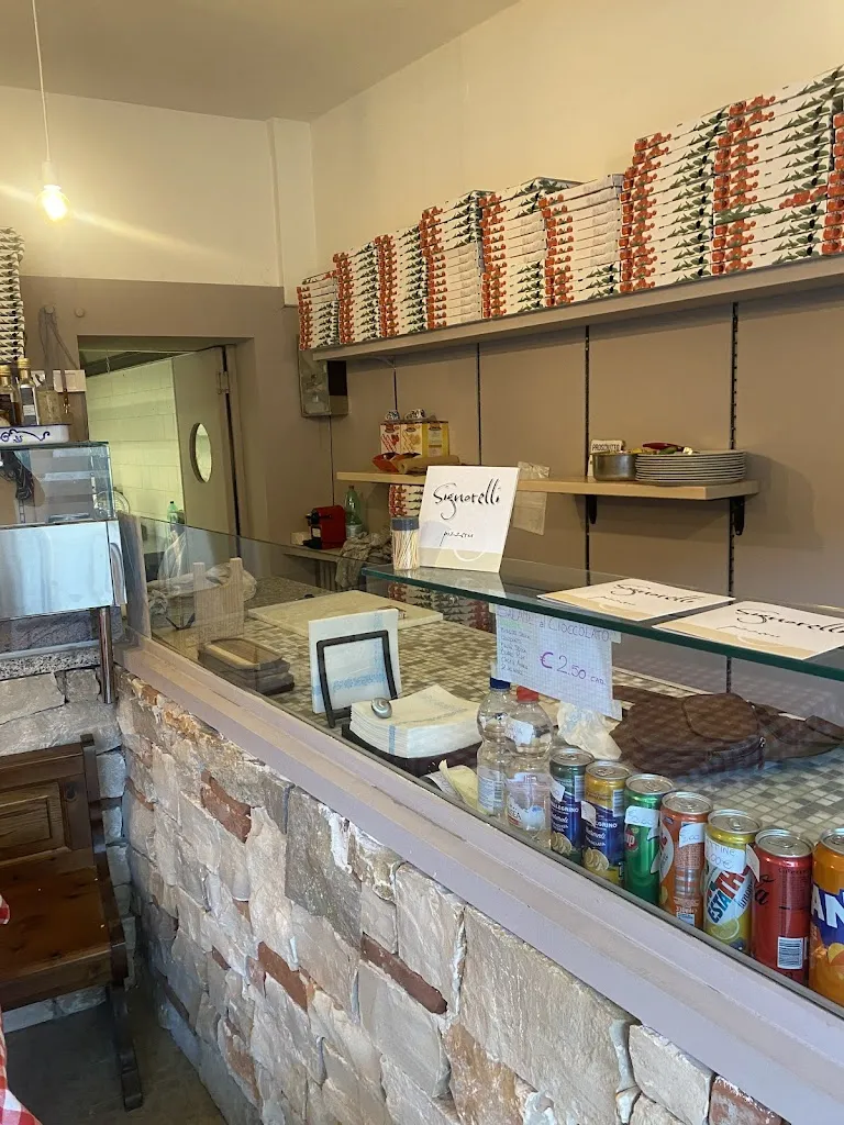 Signorelli pizzeria restaurant in Cividate al Piano