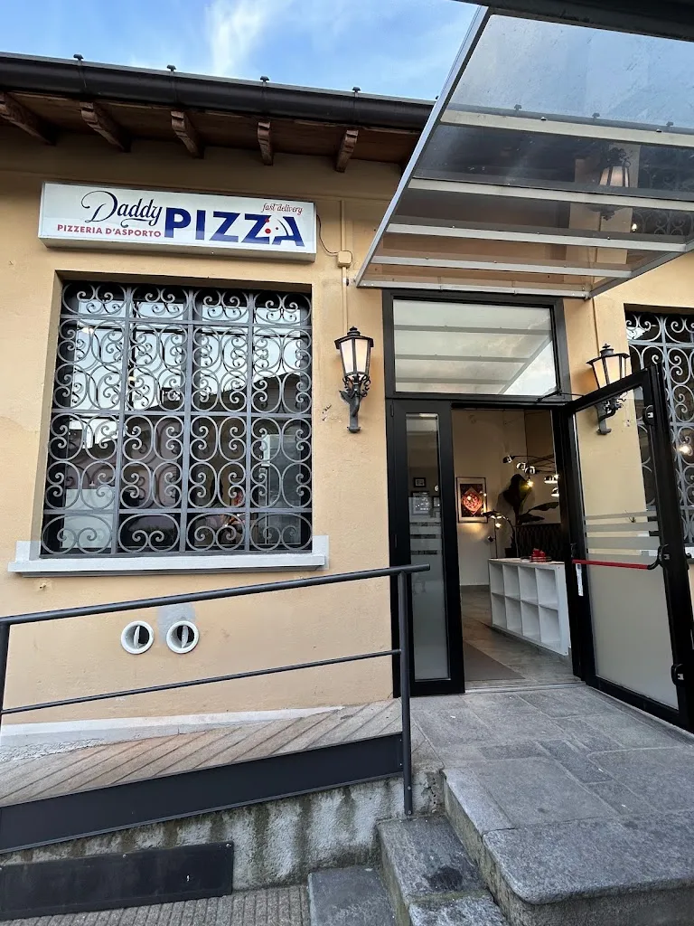 Daddy Pizza restaurant in Clivio