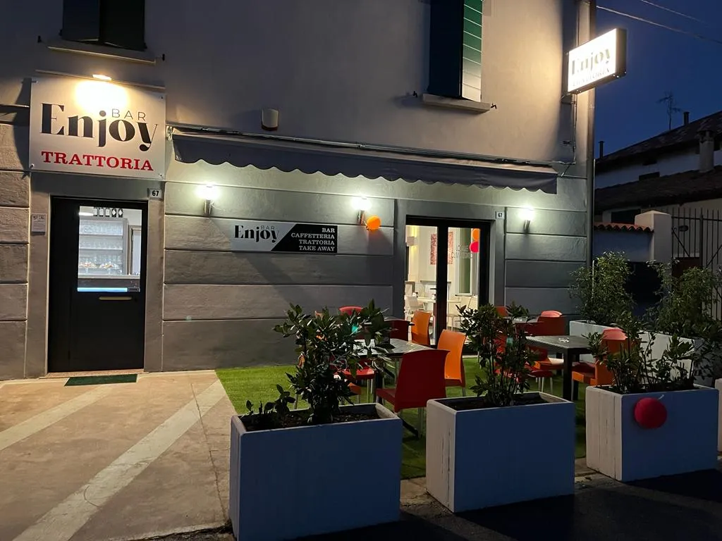 Enjoy bar e trattoria restaurant in Coccaglio