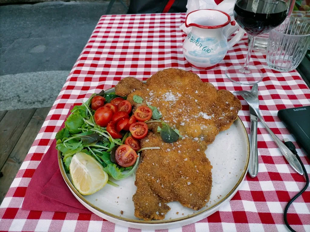 james biyoghe_Burla Giò_Città metropolitana di Milano_review