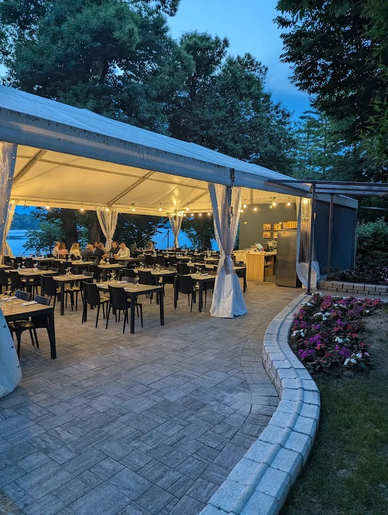 La spiaggia di comabbio restaurant_Comabbio_slider_image_1