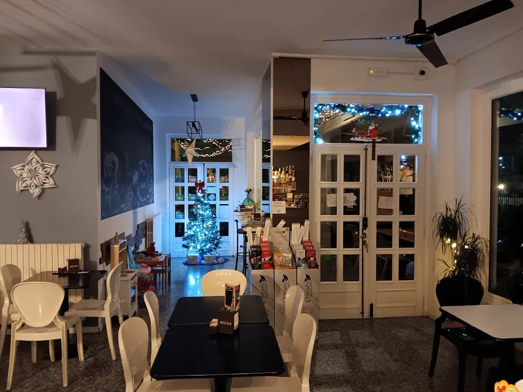 Civico 25 caffè restaurant in Cologno al Serio