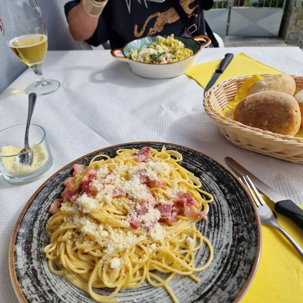 New Planet Pizzeria . Ristorante. Disco-pub restaurant in Consiglio di Rumo