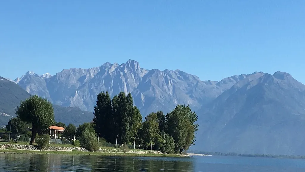 New Planet Pizzeria . Ristorante. Disco-pub_Consiglio di Rumo_slider_image_2