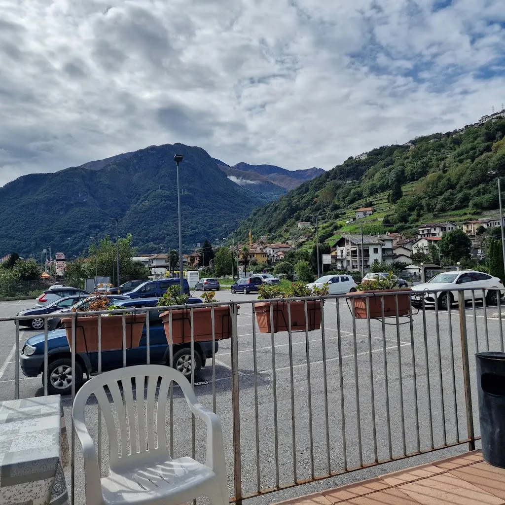 New Planet Pizzeria . Ristorante. Disco-pub_Consiglio di Rumo_slider_image_3