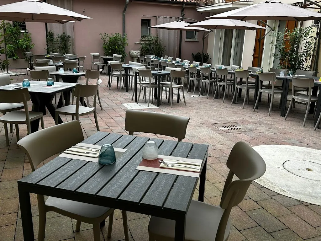 45 Parallelo Pizzeria Contemporanea restaurant in Commessaggio