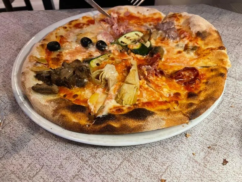 Pizzeria Trattoria Il Rustico restaurant in Copiano