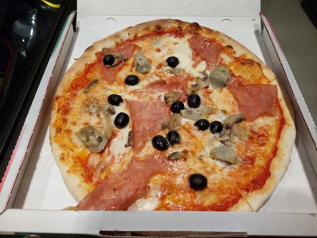 Pizzeria LA FAVOLA restaurant in Corteolona