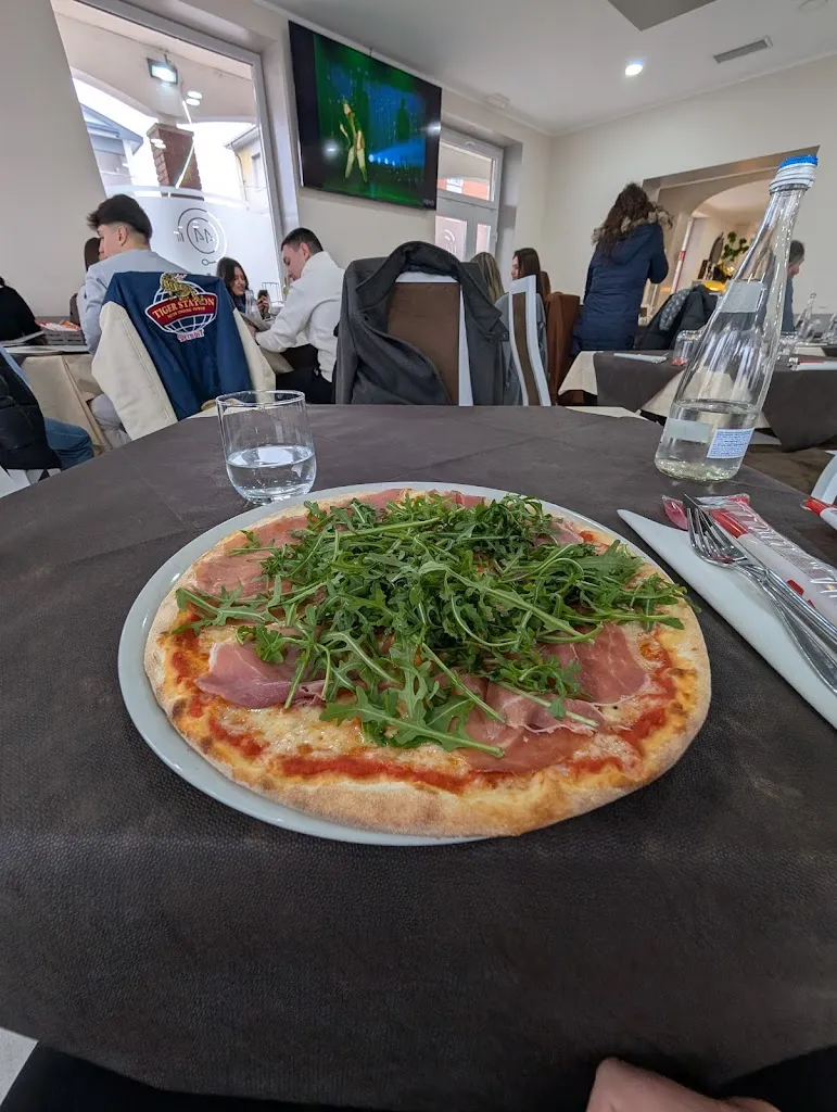 Michal Sloboda_EMILIA 44 - Ristorante Pizzeria Specialità di Carne e Pesce_Corvino San Quirico_review