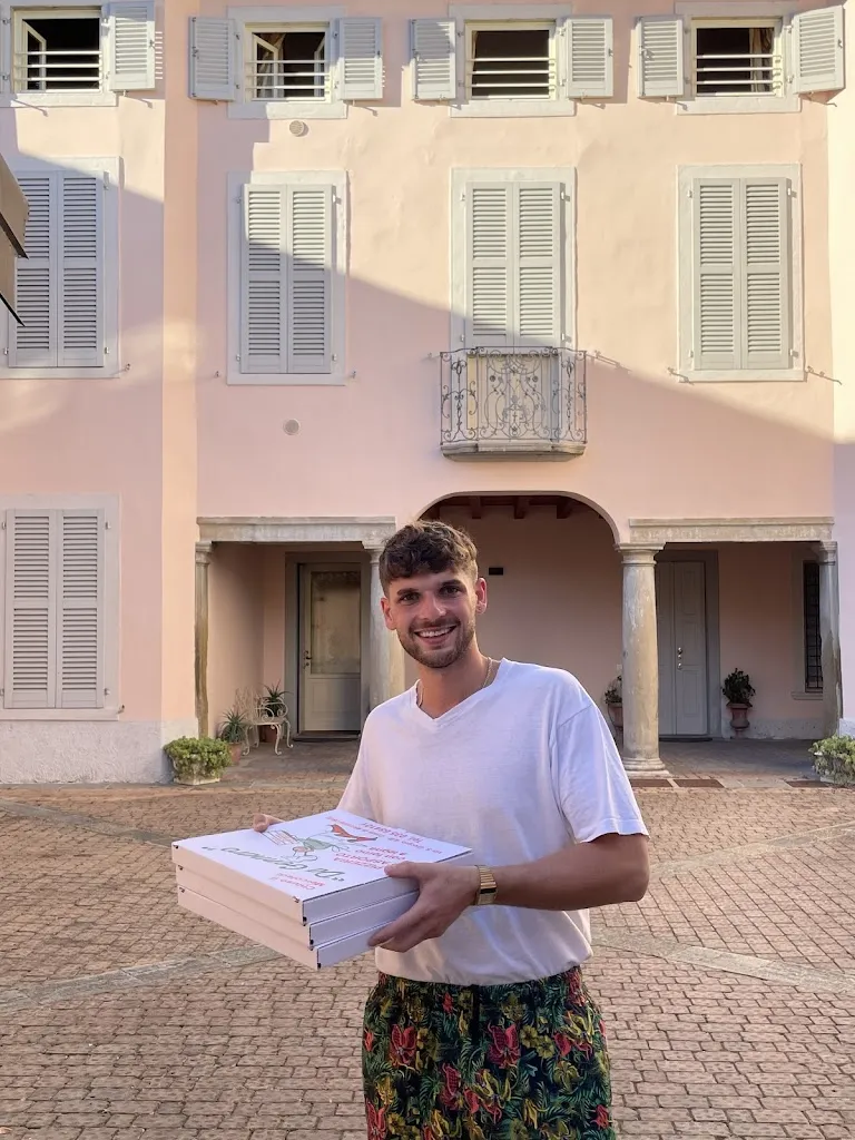 Louisa Mies_Pizzeria d'asporto 