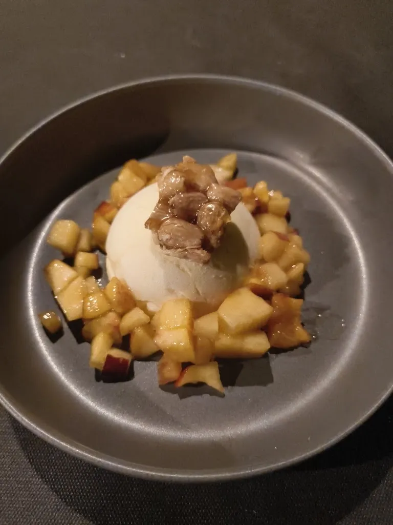 Daniel Clapé Blömeke_Ein Mass_Costa di Mezzate_review