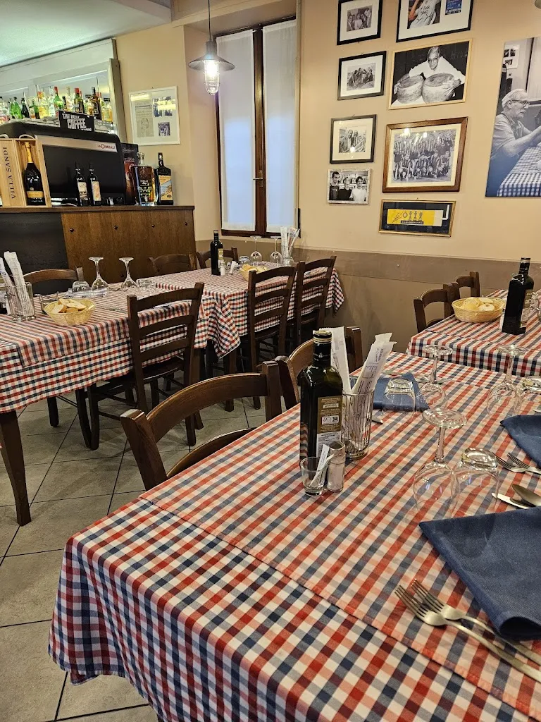 Trattoria Bar Sport di Jacopo Lacchini restaurant in Costa Sant'Abramo