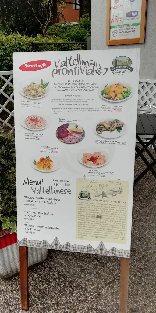 Philippe Versailles Photography_Street Caffé_Cosio Valtellino_review