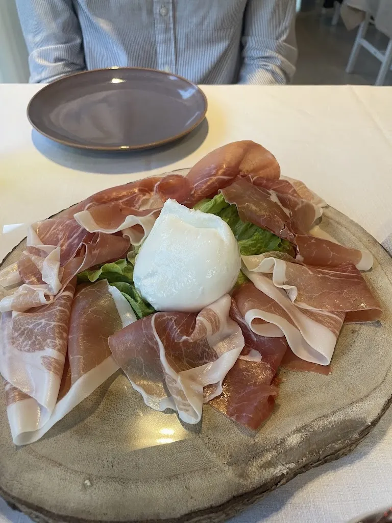 Elena Ivanishak_Borgo 43 Costa Volpino_Costa Volpino_review