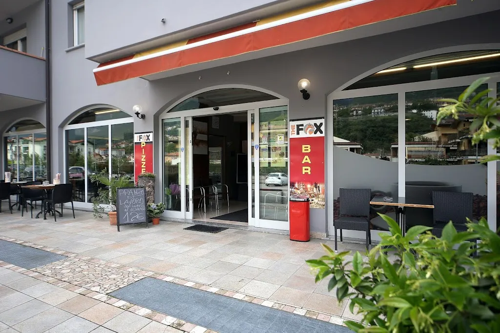 Fox Pizzeria Griglieria Hamburgheria restaurant in Costa Volpino