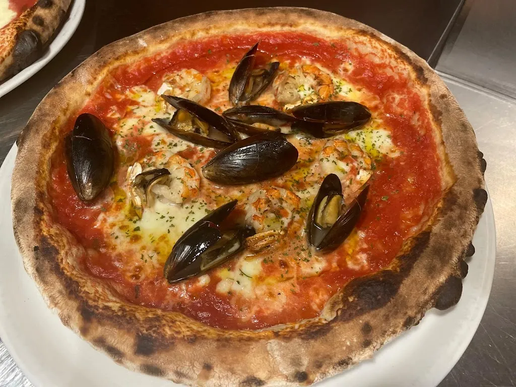 Fox Pizzeria Griglieria Hamburgheria_Costa Volpino_slider_image_3