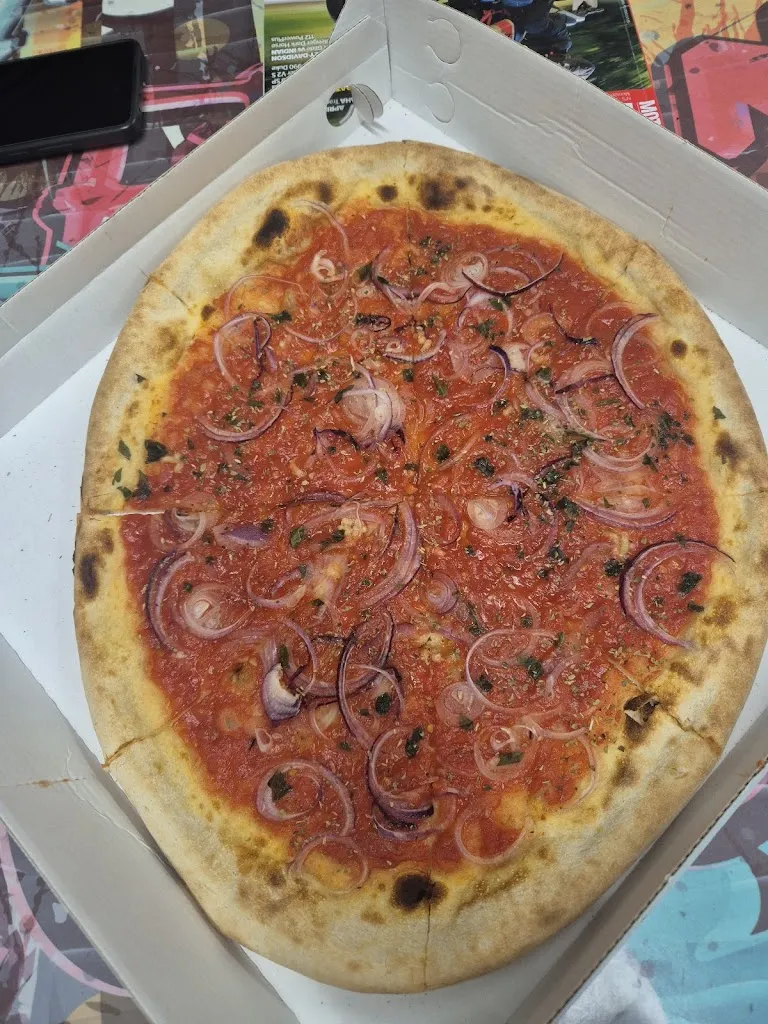 Priyanka Rozario_Mondo Pizza_Costa Volpino_review