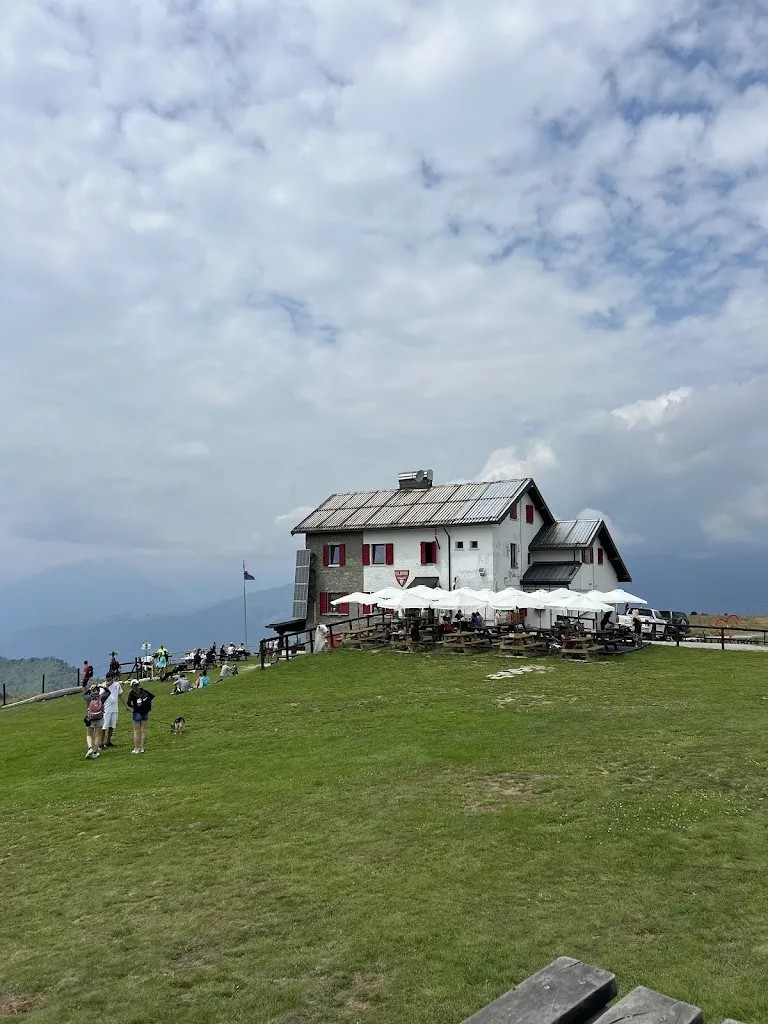 Federico Bosisio_Rifugio Magnolini_Costa Volpino_review