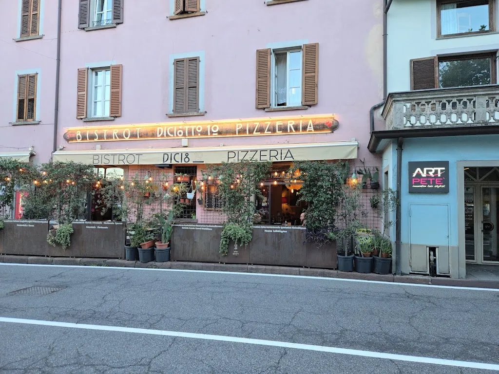 Ristorante Pizzeria Bistrot Diciotto10 restaurant in Costa Volpino