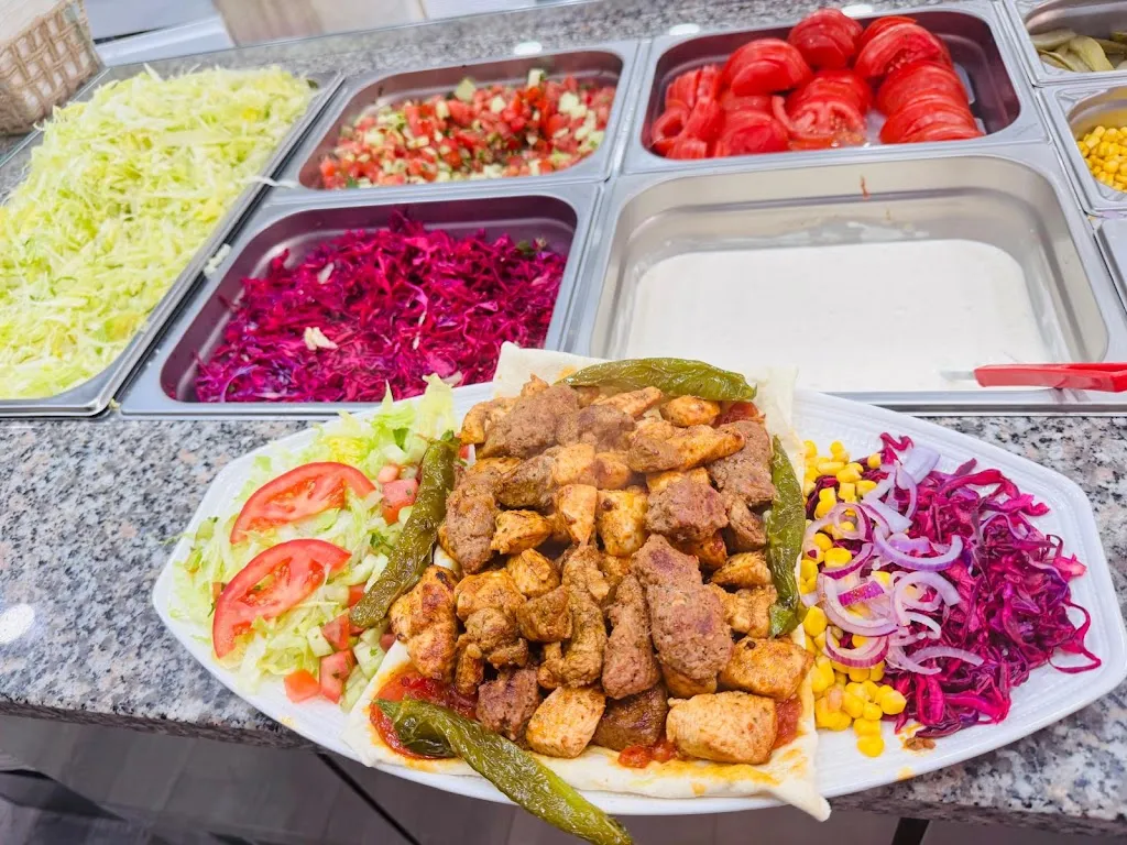 Istanbul royal kebab pizza grill e par restaurant in Costa Volpino