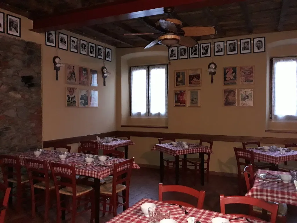 Carlito's trattoria con alloggio restaurant in Cucciago
