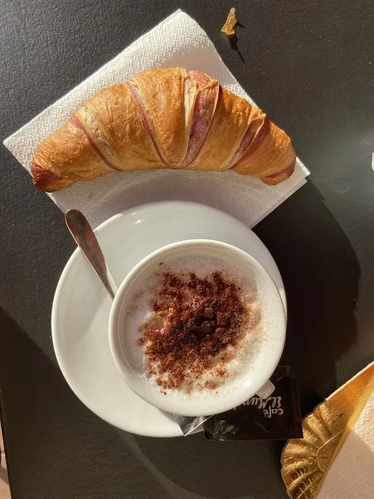 Alyssa Buttler_Piccolo Bar_Cuasso al Piano_review