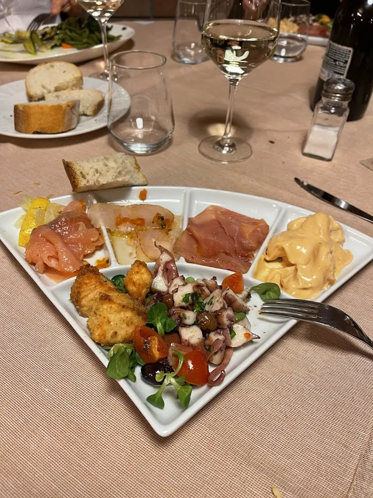 Tom Mohr_Hotel Corona_Cuvio_recensione