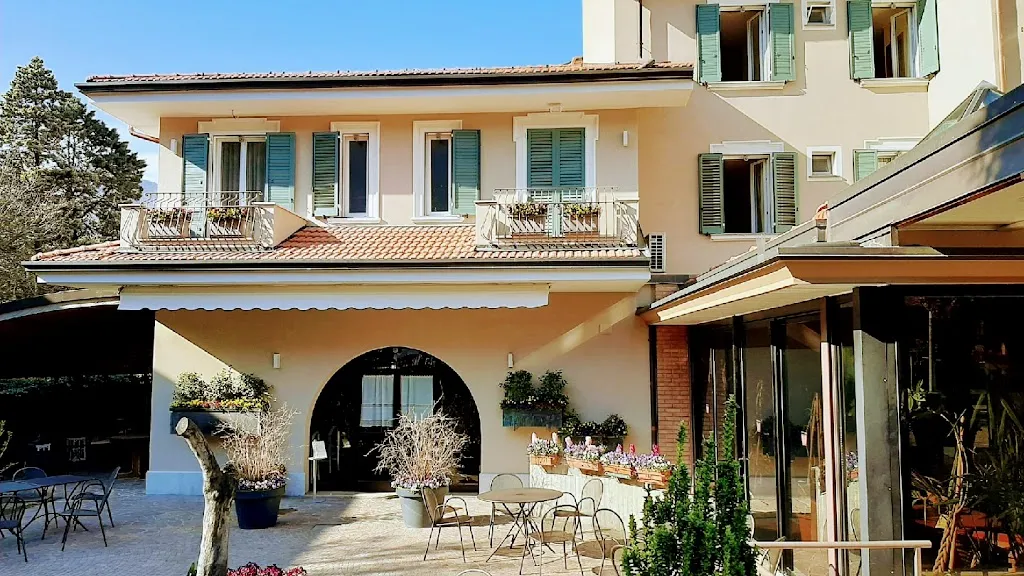 Hotel Corona restaurant in Cuvio