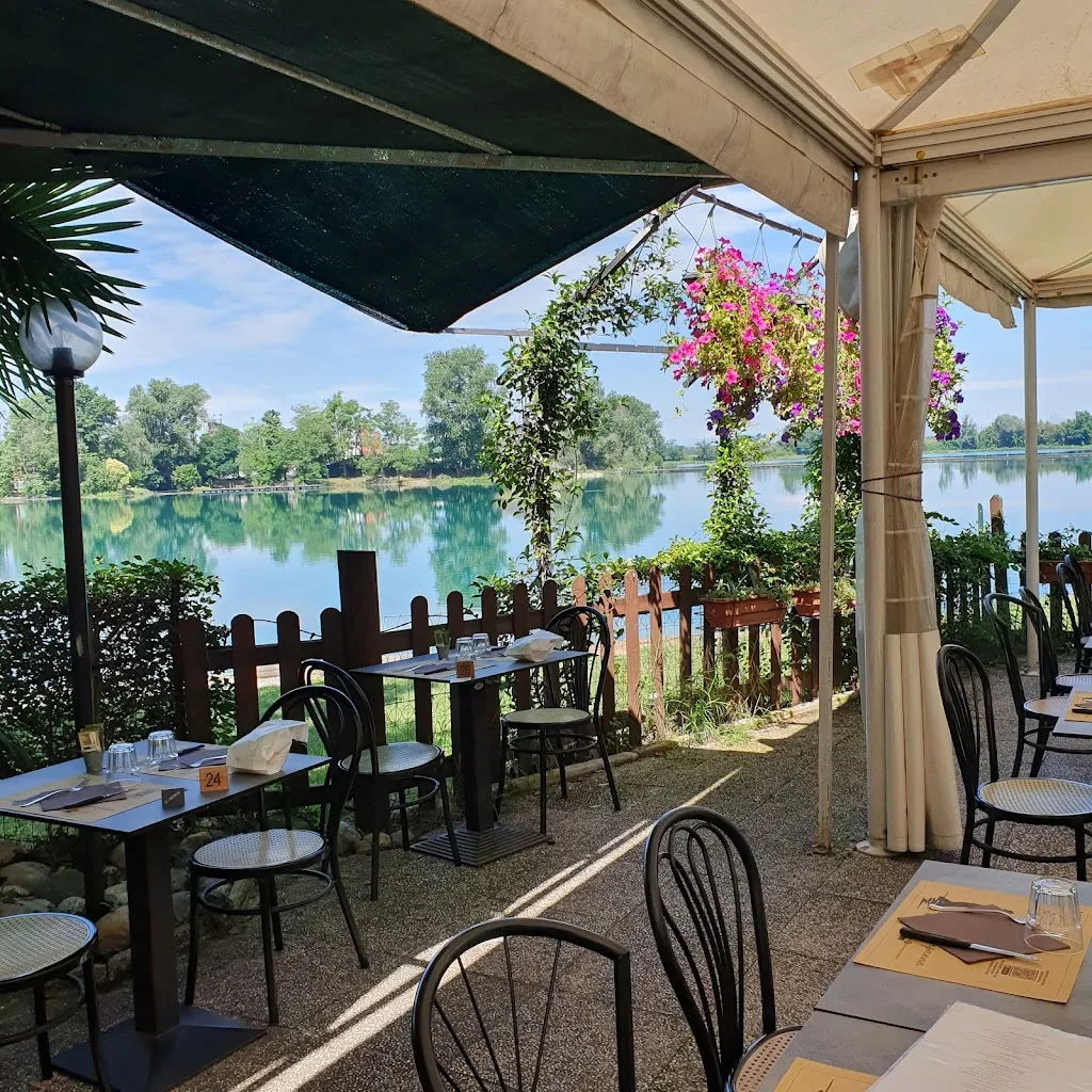 Lago Capanna restaurant in Cusago
