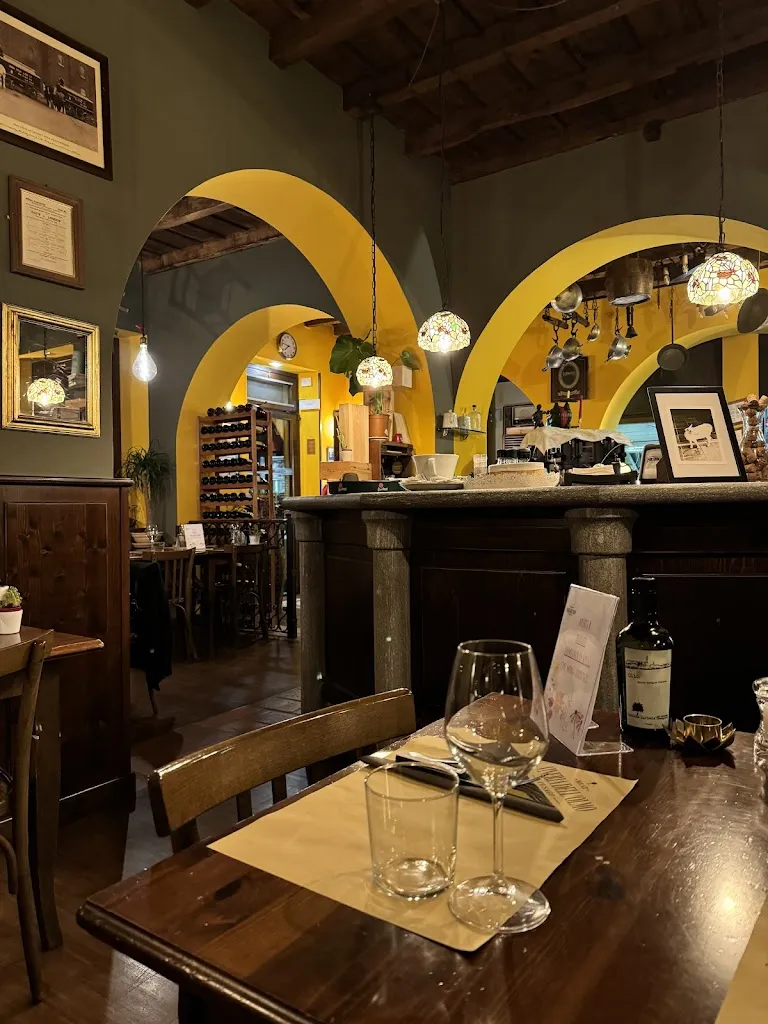 Vineria dell'Olmo restaurant in Cusago