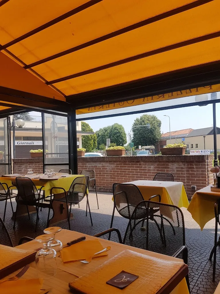 New Café Ravelli Srl restaurant in Cusago