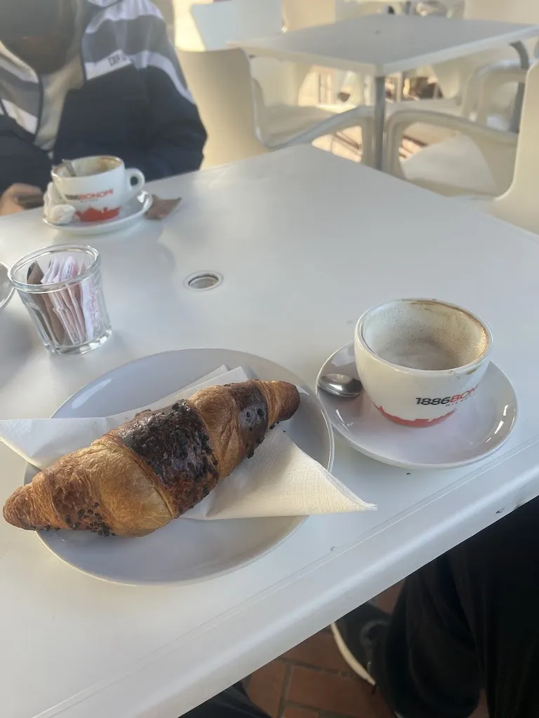 Atabey Heydarli_Cafe Le Clochard_Cusago_review