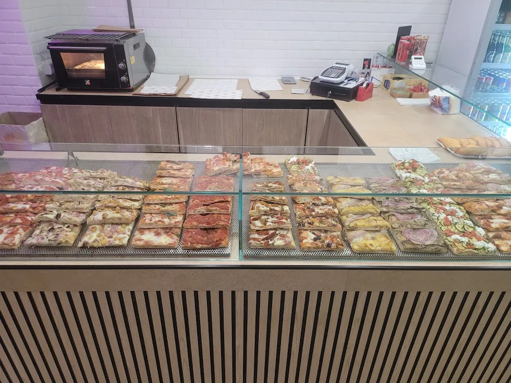 MiRo Passione Pizza restaurant in Apricena