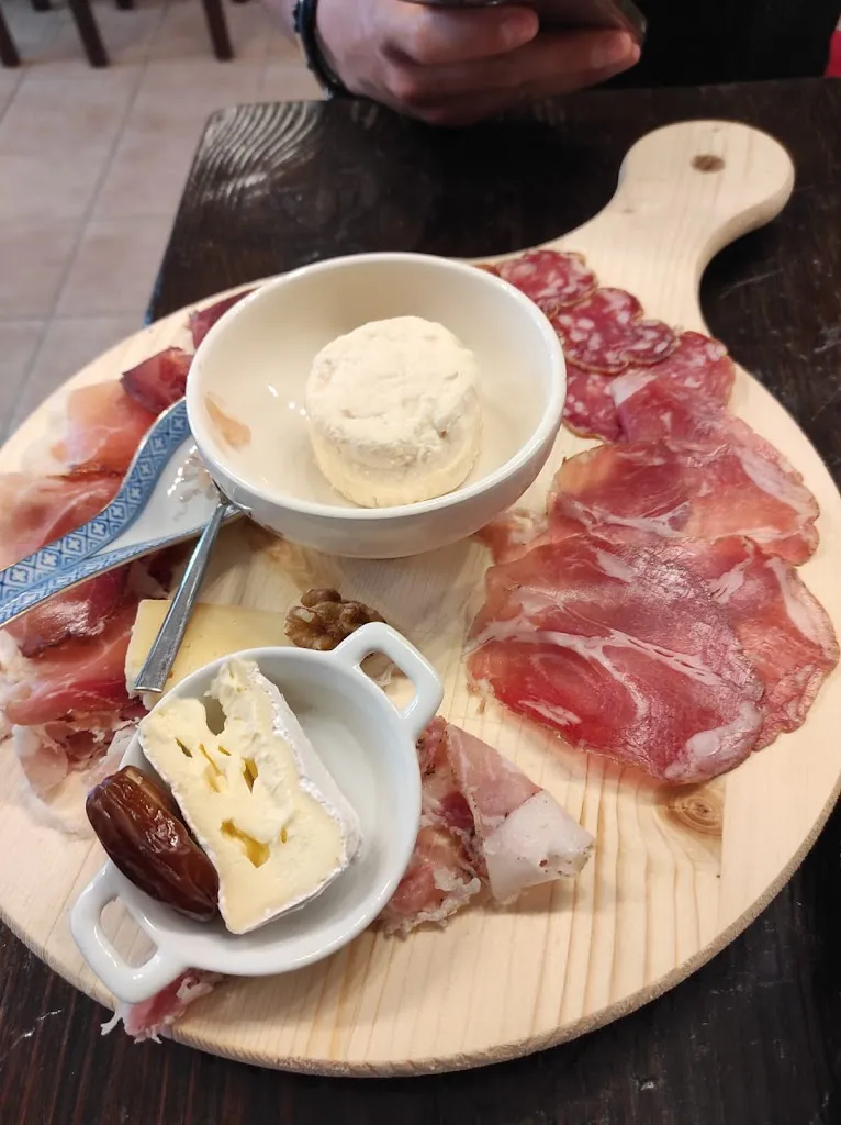 Gianluca Vendrami_Tavernacolo Dolzago in FERIE STAGIONALE_Dolzago_review