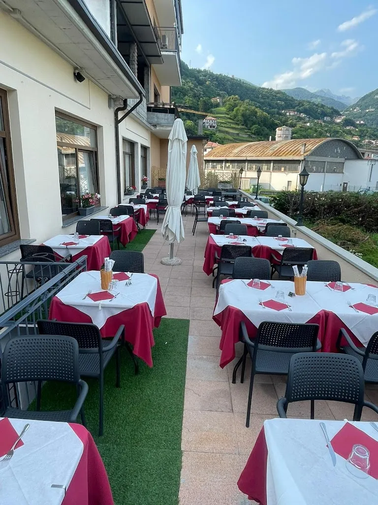 Ristorante Pizzeria La Luna_Dongo_slider_image_1